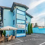 Luxhostel24