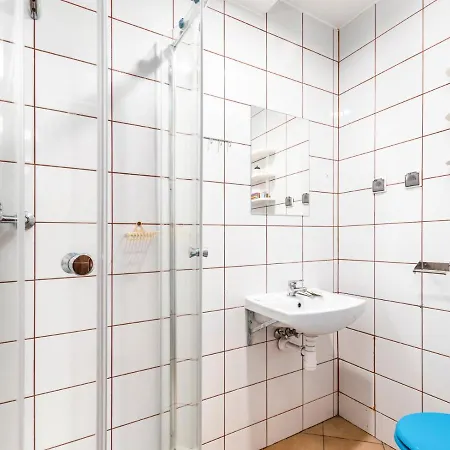 旅馆 Luxhostel24 *