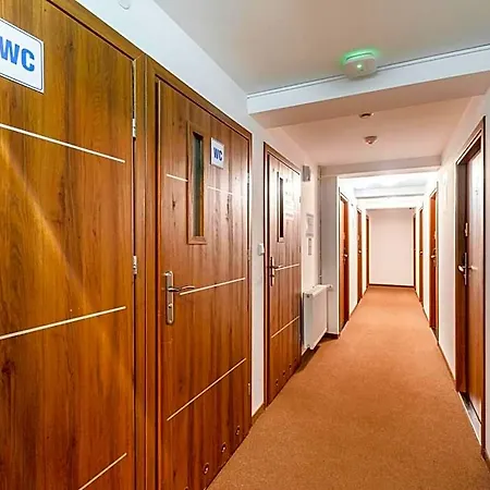 Luxhostel24 بيت شباب