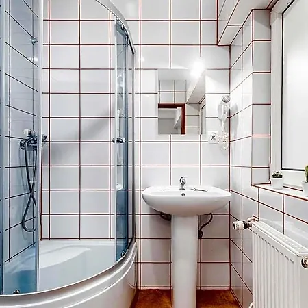 Luxhostel24 *