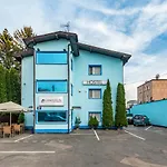 Luxhostel24 Хостел Варшава